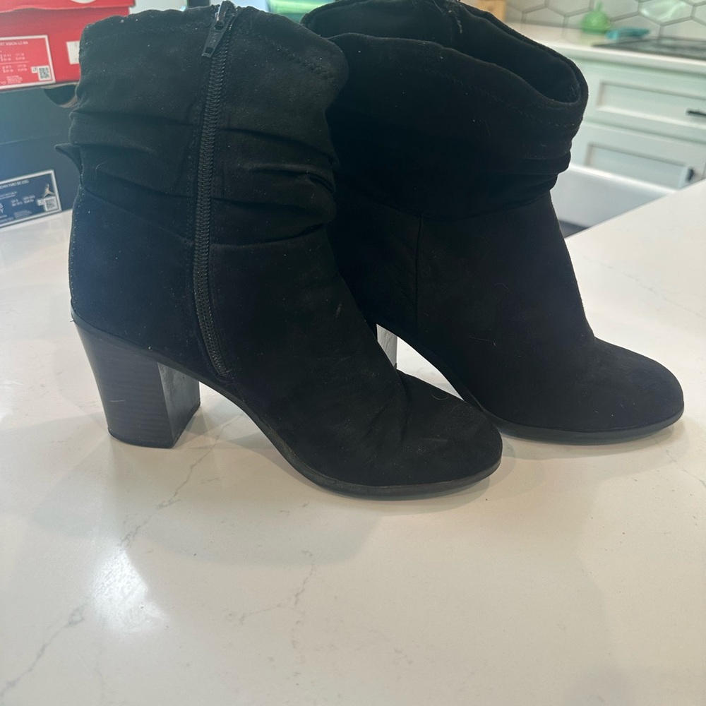 Stylish Black Ankle Boots size 6 like new